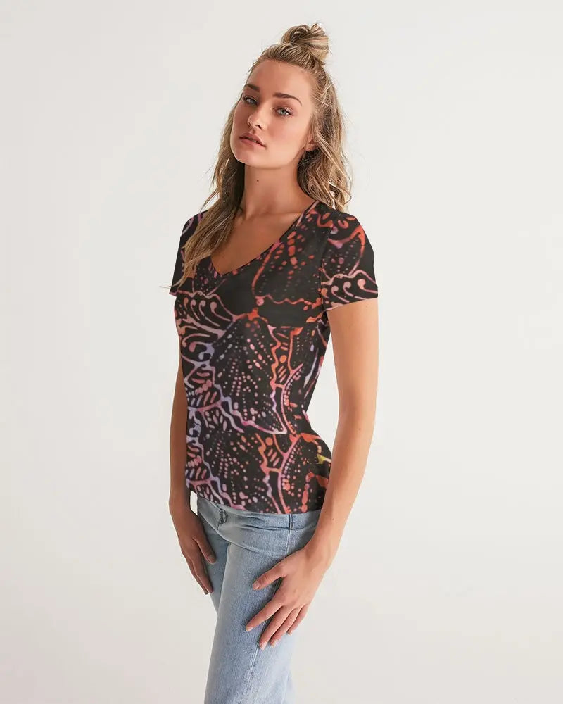 Poteak Women's V-Neck Tee - IAKAM