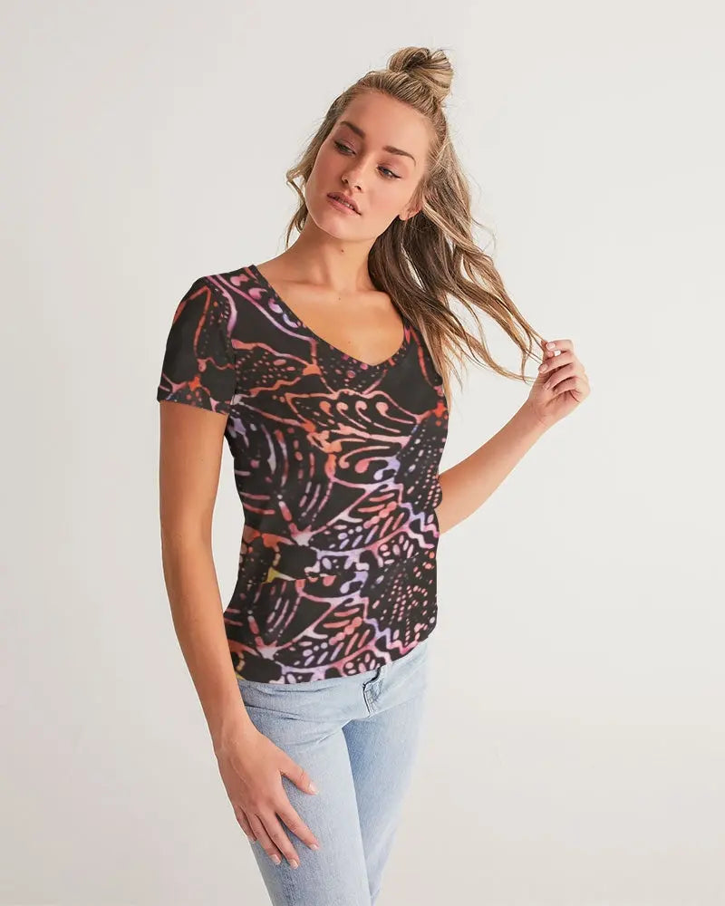 Poteak Women's V-Neck Tee - IAKAM