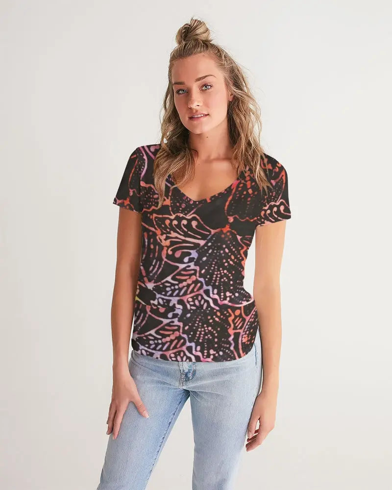 Poteak Women's V-Neck Tee - IAKAM
